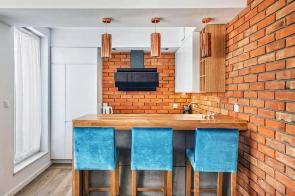 Close-golden - Cozy And Bright - Great Location &swietej Barbary Huoneisto *